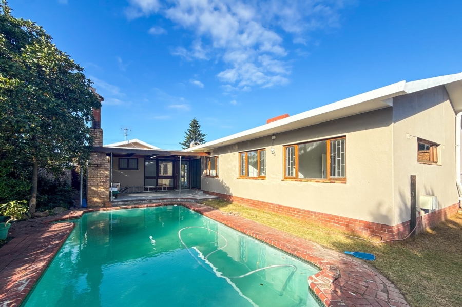 5 Bedroom Property for Sale in Monte Vista Western Cape